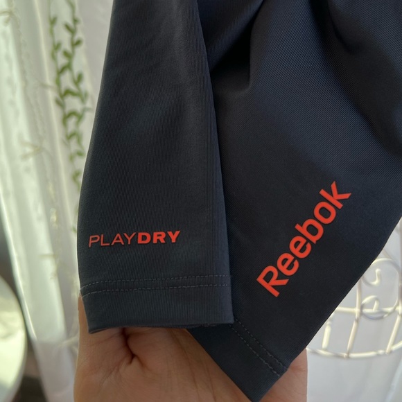 Reebok Small Grey Athletic T-Shirt - Picture 4 of 6